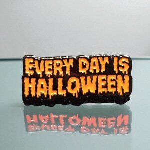 ❤️ 5/$18 - Halloween Pin